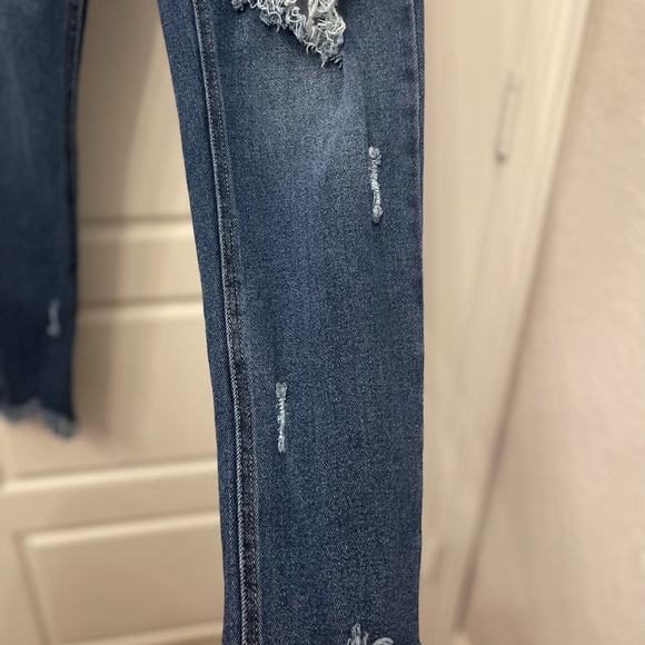 Vintage Almost Famous Woman’s Jeans - Picture 9 of 11